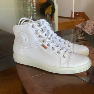 ECCO Women's Soft 7 High Top Leather Sneaker, size 37, US 6
